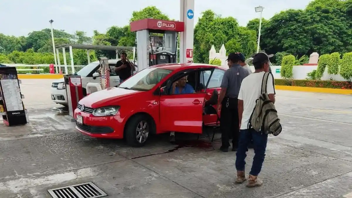 Hieren a hombre durante asalto en gasolinera de Jalpa de Méndez