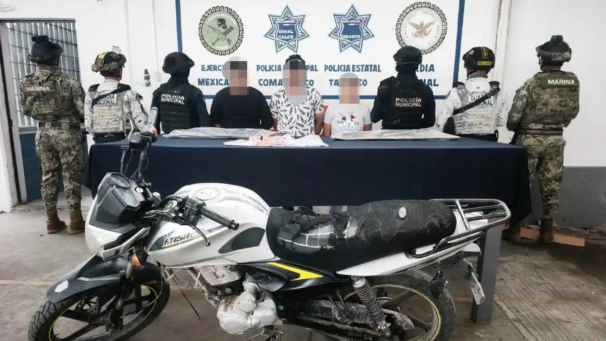 Tres presuntos narcomenudistas son detenidos con rifles y drogas en Tecolutilla