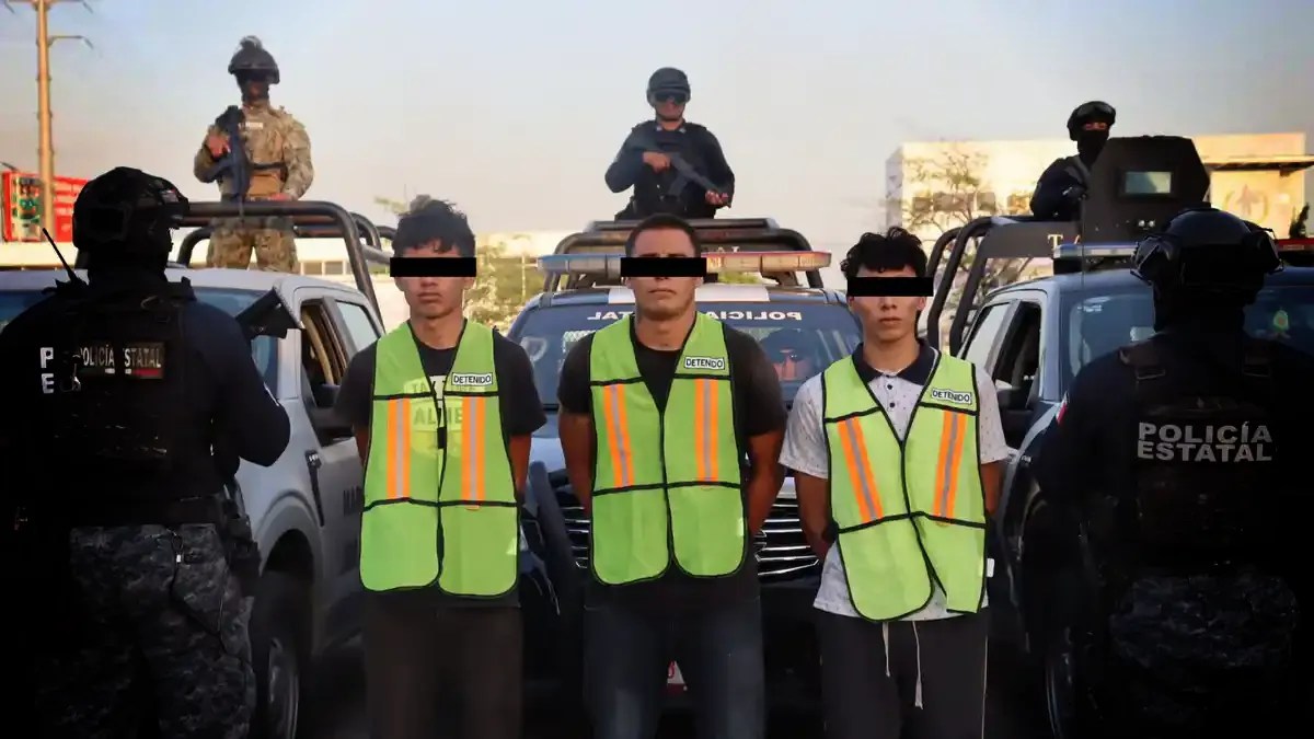 Arrestan a tres hombres por portar cadáver encajuelado en Infonavit Atasta