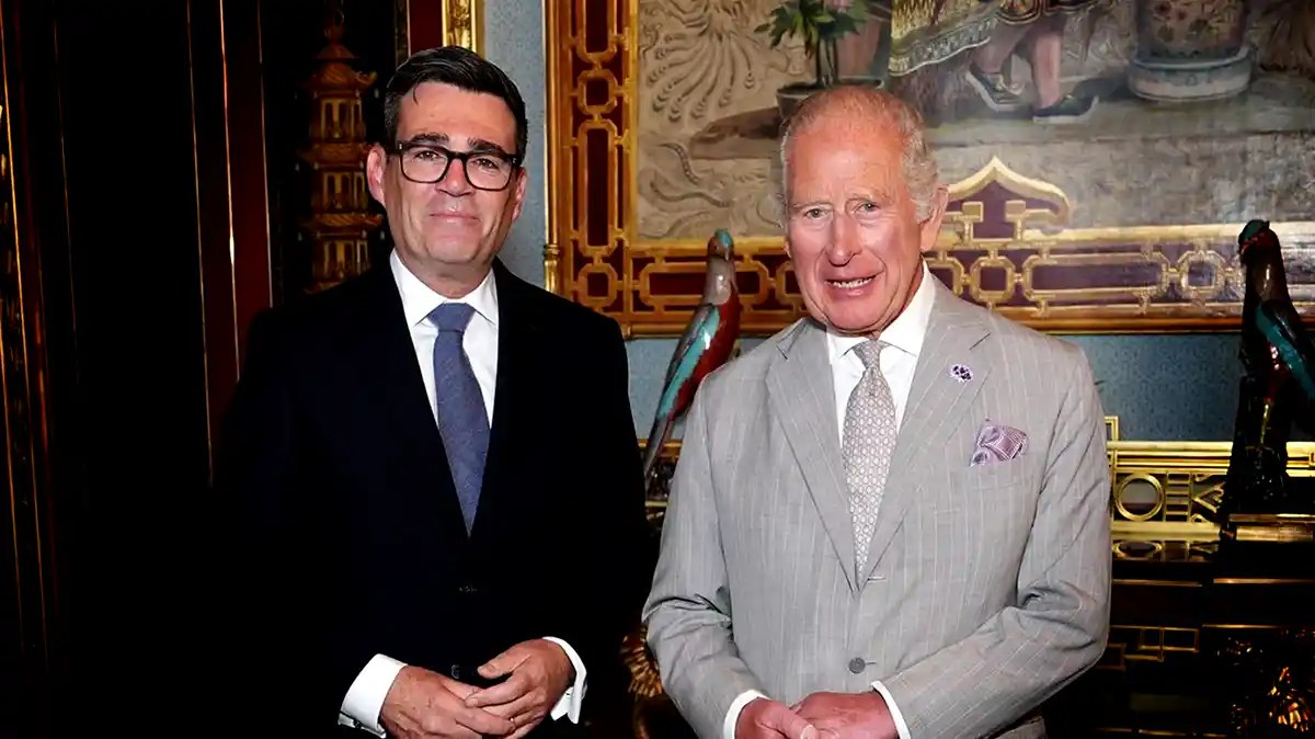 Andy Burnham asume como primer ministro del Reino Unido