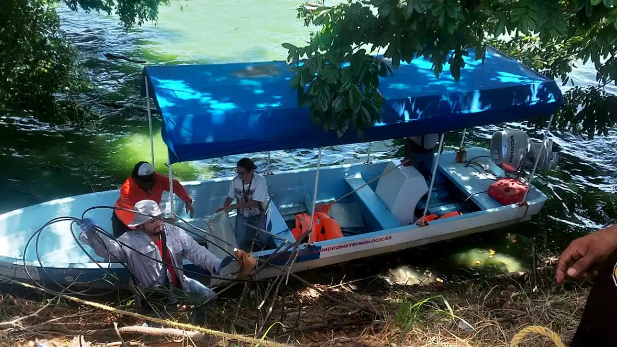 Conagua impulsa limpieza en Laguna de las Ilusiones en Villahermosa