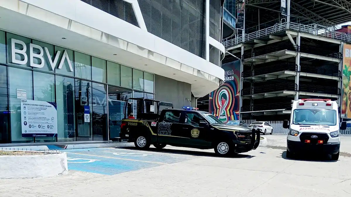 Asaltan a cuentahabiente y lo hieren de bala cerca de banco en Carrizal