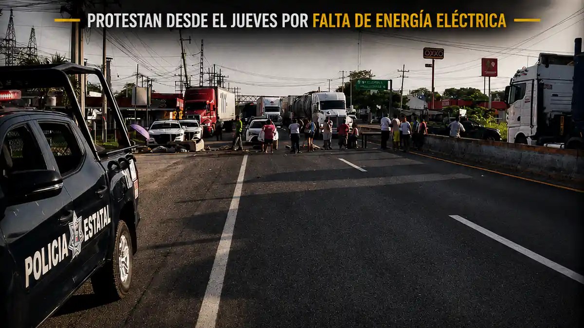 Habitantes de Tercer Milenio bloquean carretera Villahermosa-Frontera por falta de luz