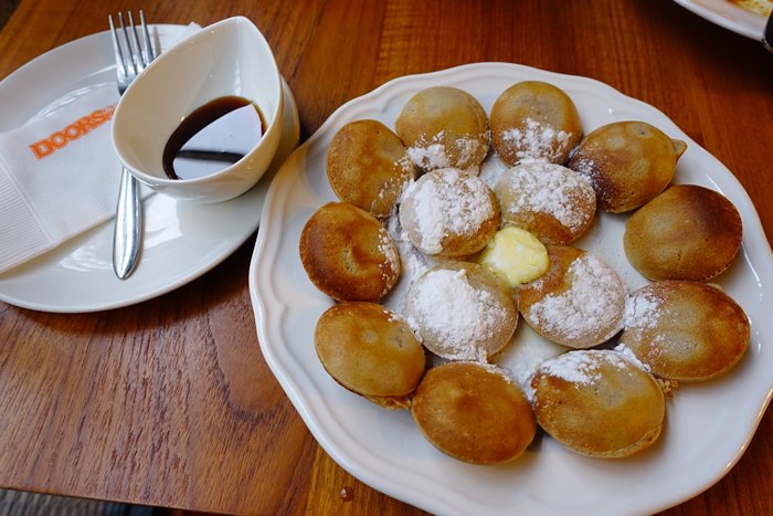 【食記】門片咖啡DOORS Coffee．荷蘭小鬆餅波飛球．平價早午餐 @天母