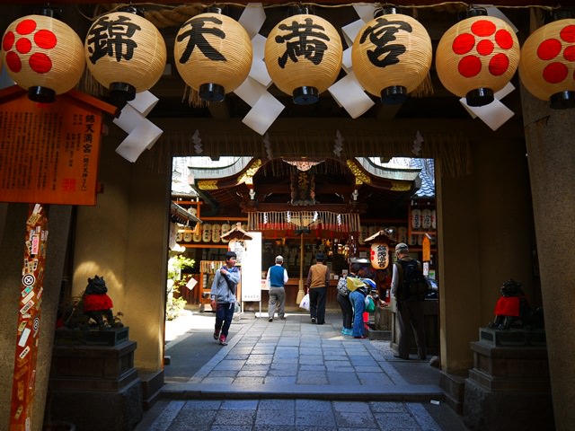 【13 春遊．櫻之關西 】- DAY4 四条河原町錦天滿宮。穿越錦市場來去求學問吧～