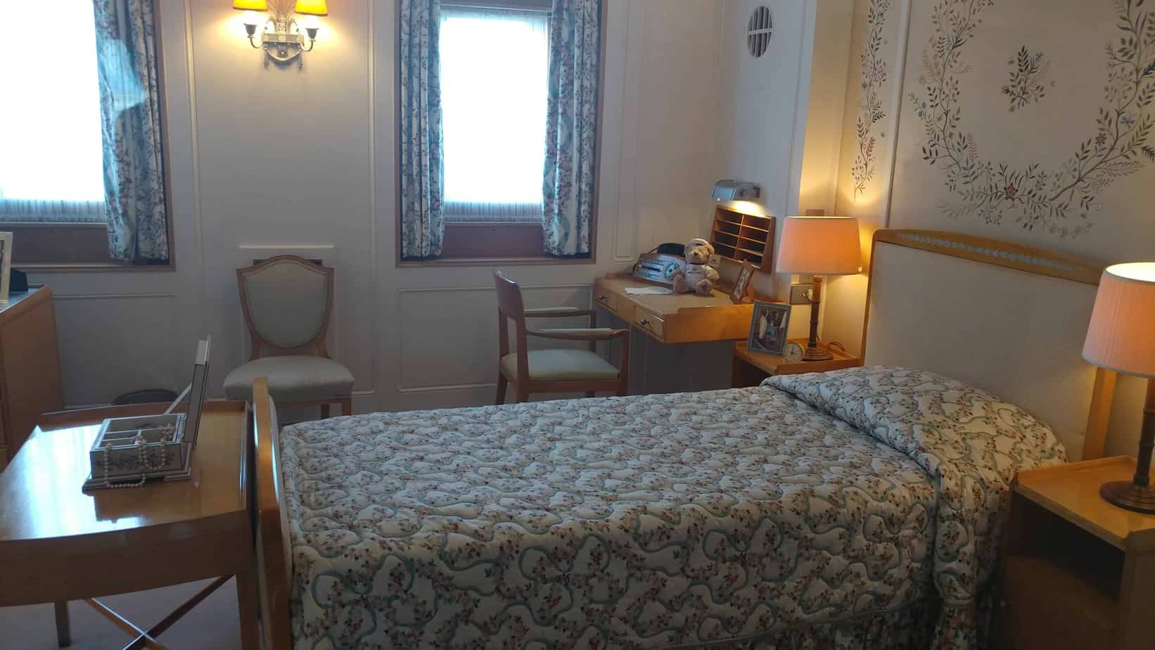 Beautiful two bedroom holiday let edinburgh old town (chessels court) view details. Royal Yacht Britannia: Everything You Need To Know To