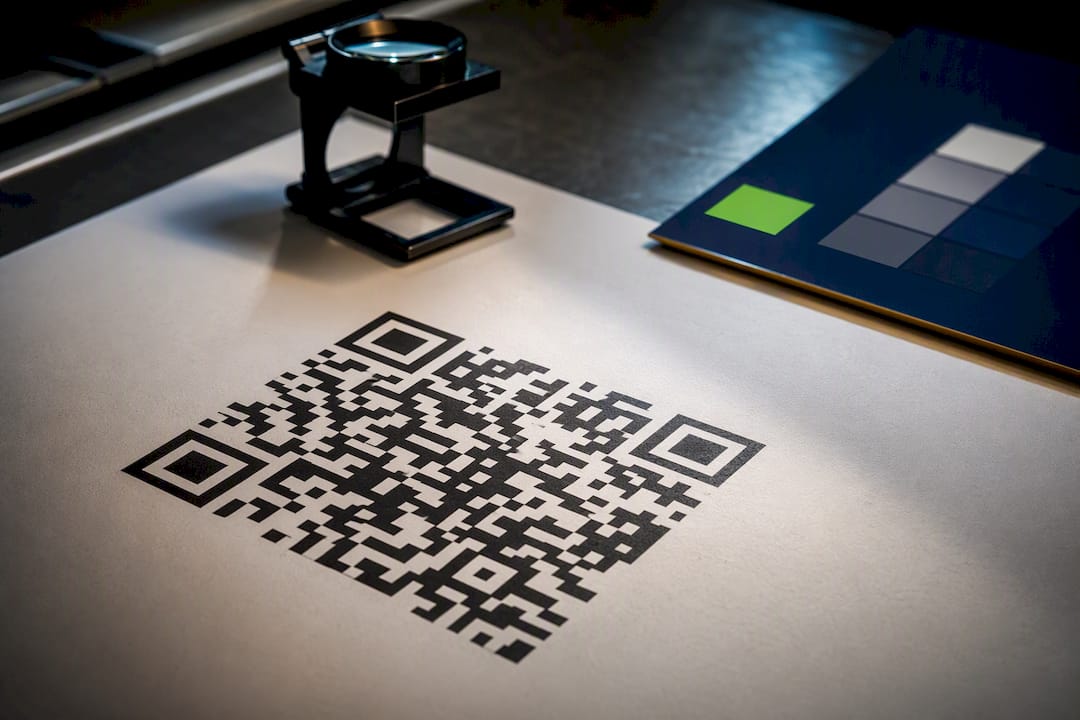 Printed QR code with clear surrounding margin