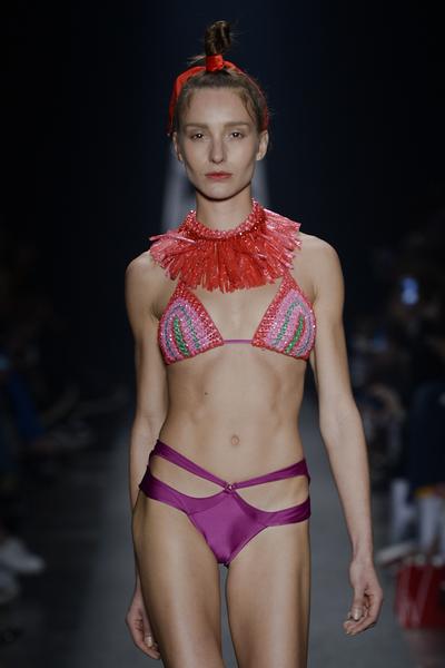 Isabel Hickmann para Amir Slama SPFWN41 (Divulgação)