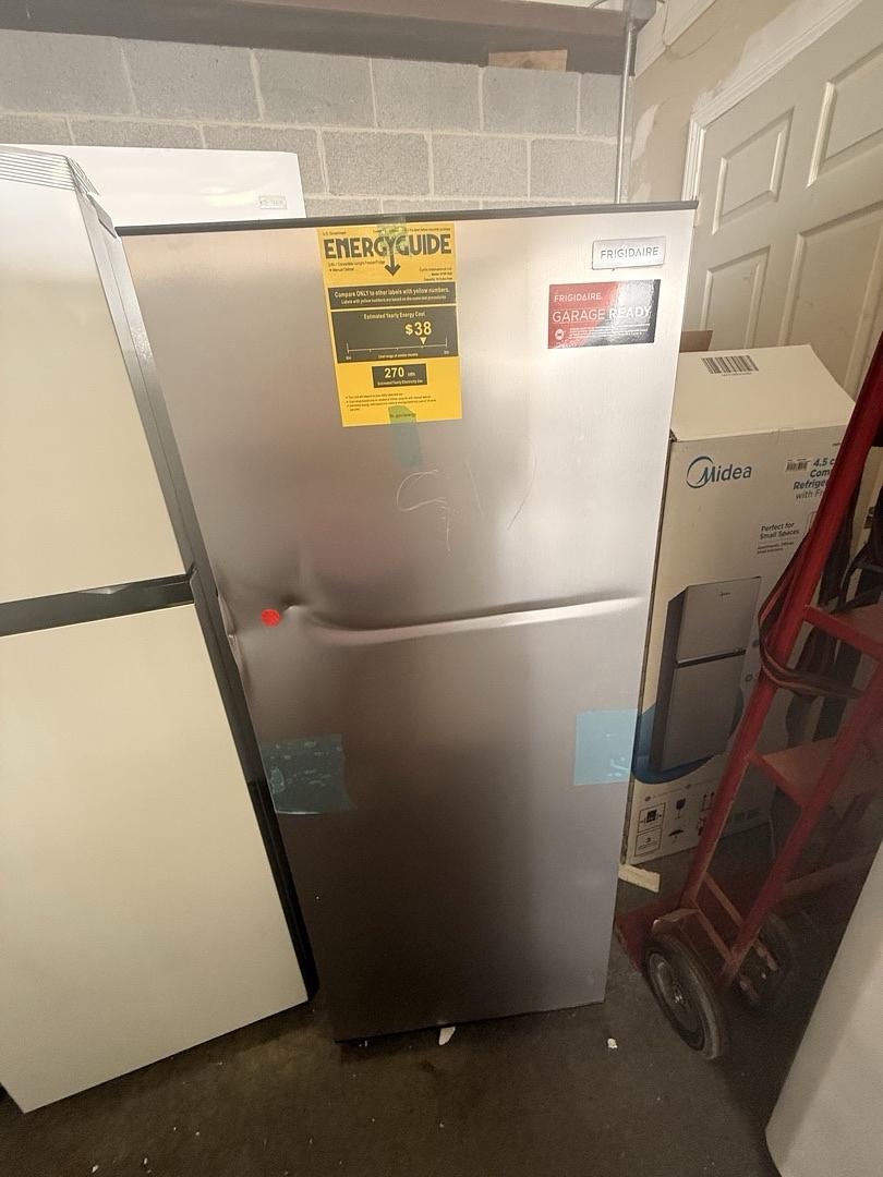 Frigidaire Convertible Garage Ready Upright Freezer