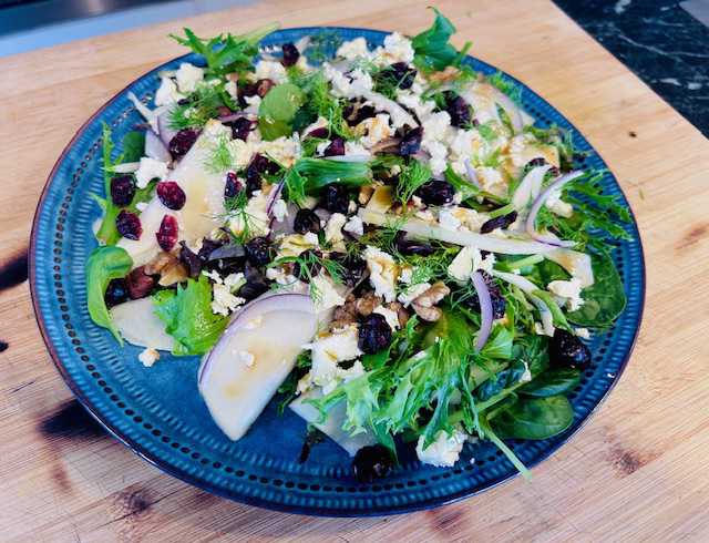 Pear and Walnut Salad