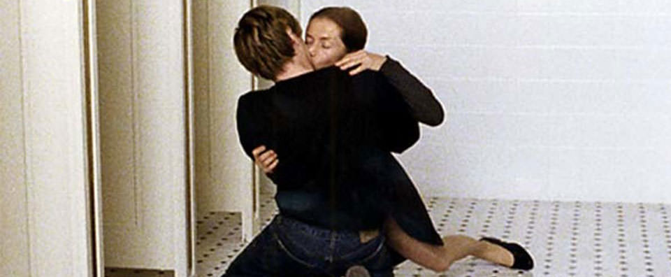 鋼琴教師：（做）愛的傷痕死不了人的，可伊莎貝雨蓓那一刺有夠狠！┃影評