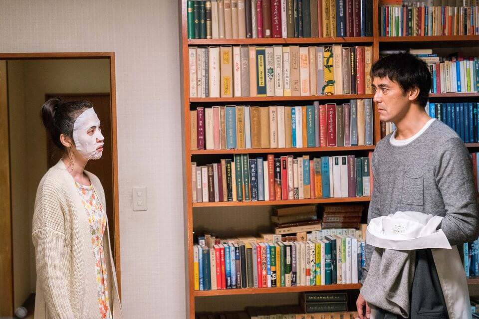 戀妻家宮本：當耀眼的阿部寬與天海祐希演活了老夫老妻的樣子┃影評