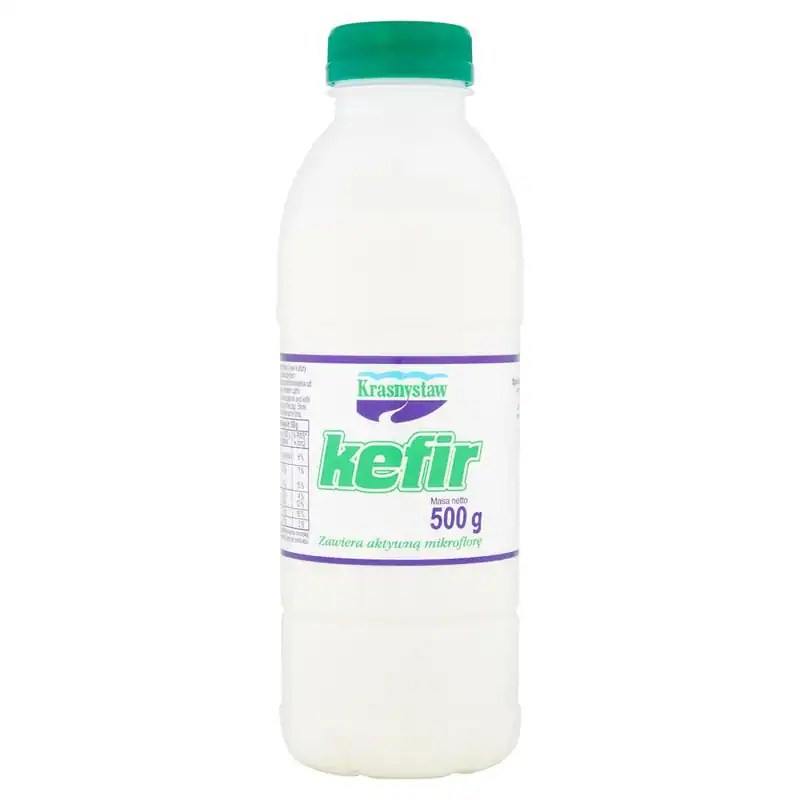A 500 g bottle of Polish kefir, one of the two starters that will sour the milk.