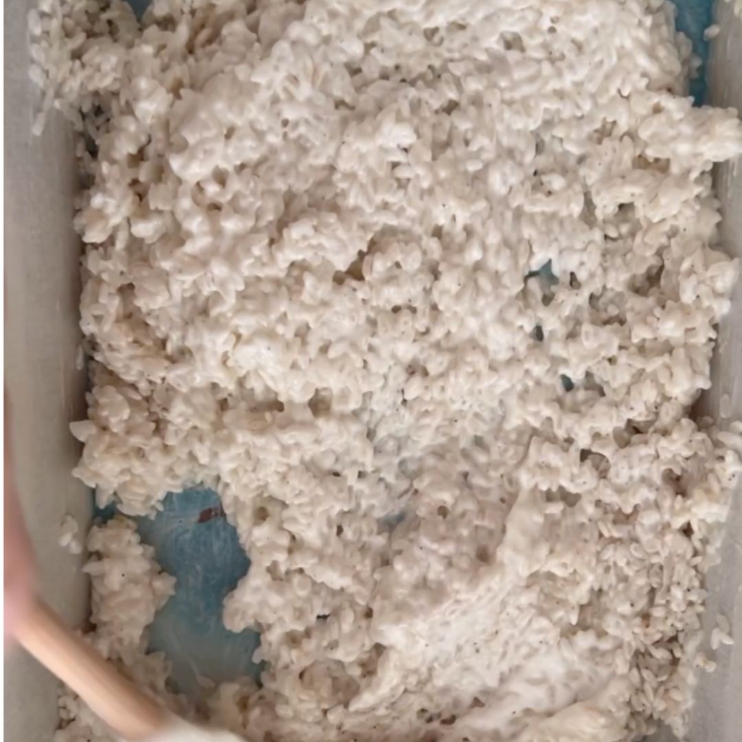 Mix the rice with yogurt, salt, pepper, and salt.