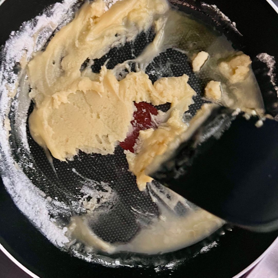 1- Toast the flour in the hot ghee.