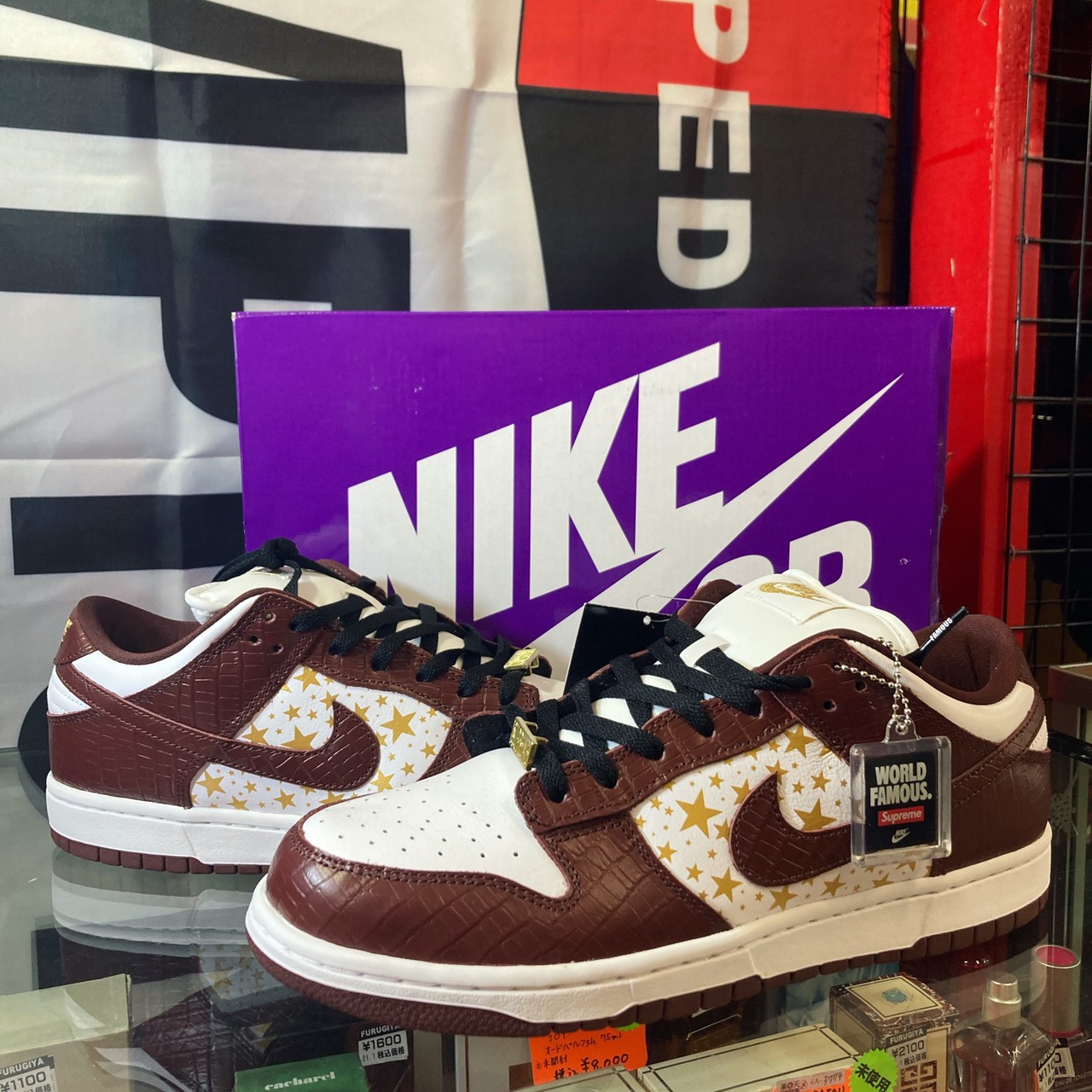酒々井店】3/12☆〈SUPREME × NIKE SB DUNK LOW OG QS GOLD STARS DH3228-103 未使用  28cm〉入荷しました！☆ – 千葉鑑定団 酒々井店 湾岸習志野店 松戸店