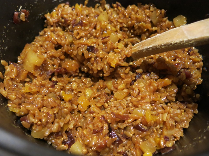 Farro cooking with dried fruits