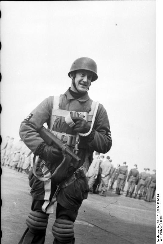 Italien, Fallschirmjäger bei Ausbildung, Feldwebel