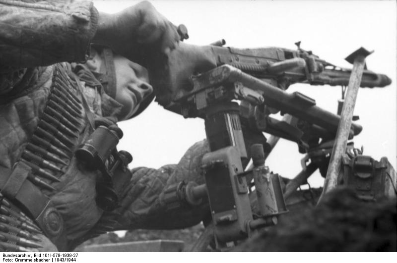 Bei Monte Cassino, Fallschirmjäger mit MG