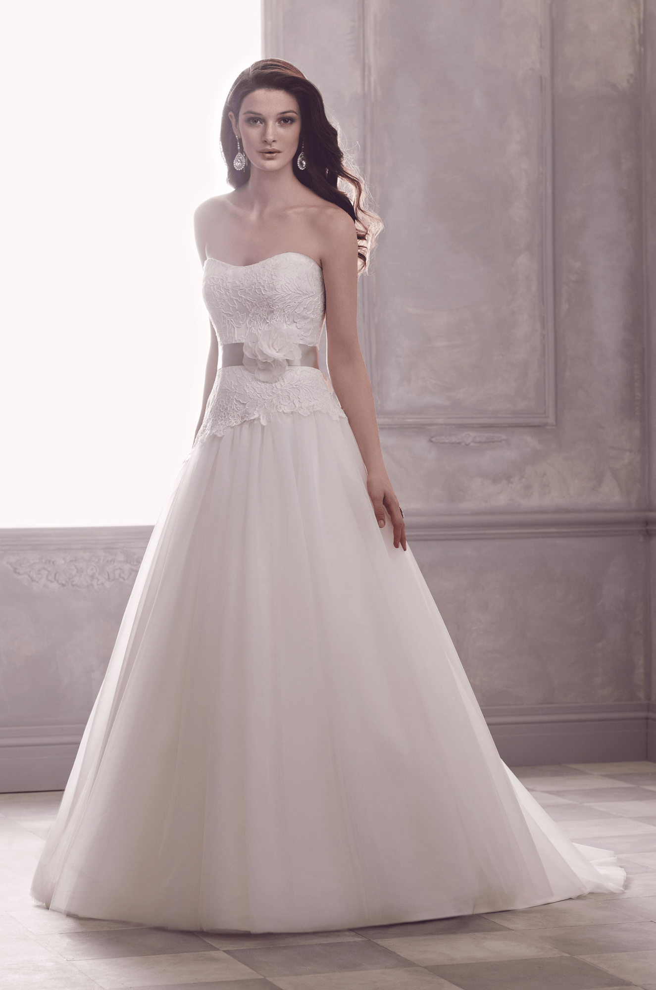 Wedding Wisdom Top Tips On Finding The Most Flattering Wedding Dress By Paperswan Bride Chic Vintage Brides Chic Vintage Brides