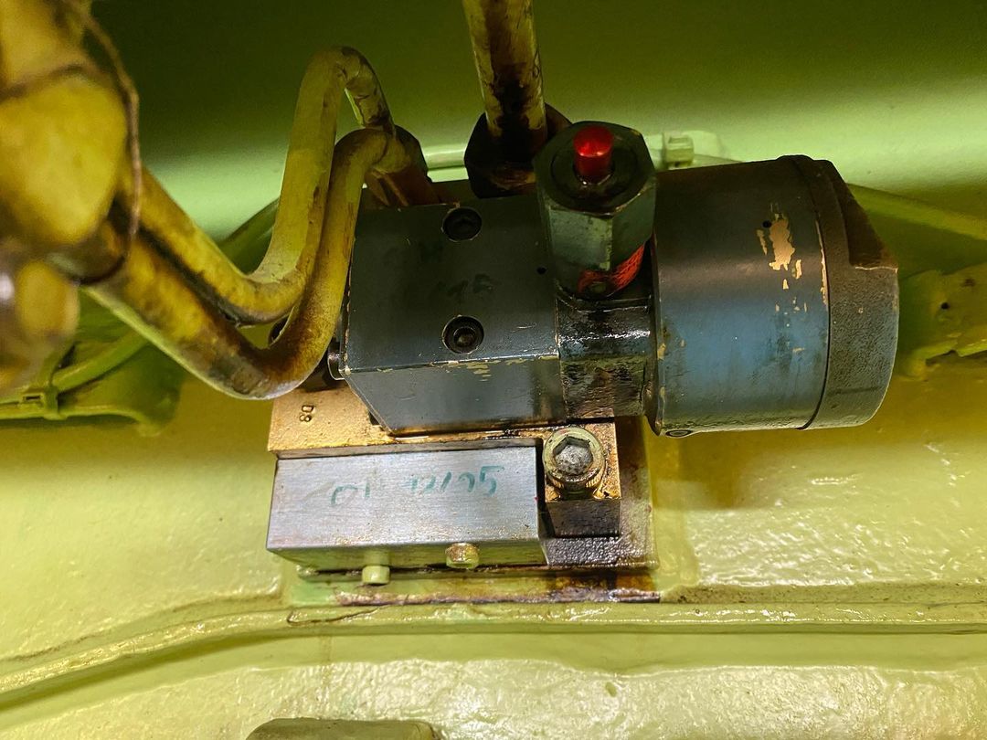 Main engine fixed pitch propeller reversing explained…