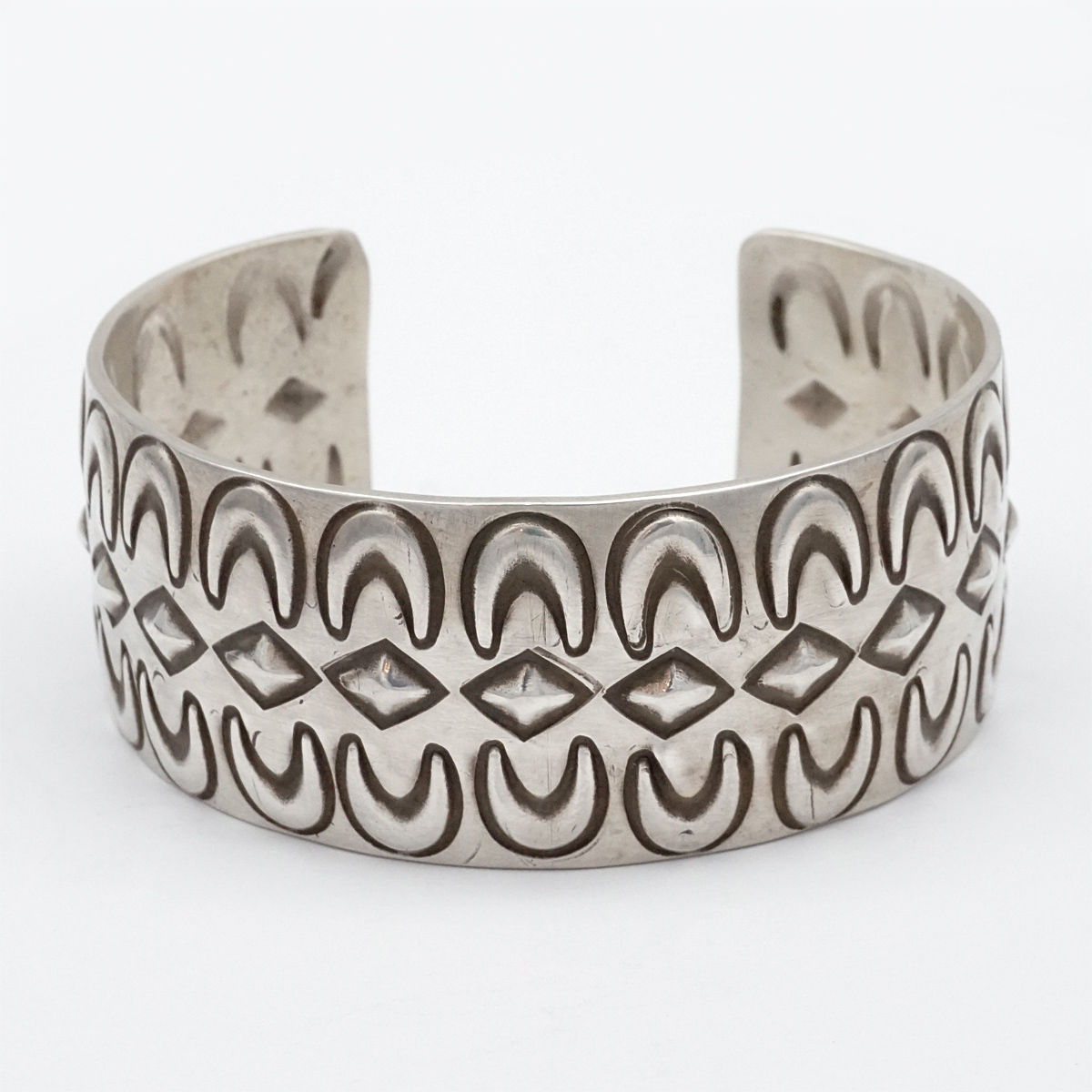 NAVAJO バングル SILVER STERLING Chimayo Trading Navajo Rugs Pueblo Pottery Fine ArtNavajo Sterling