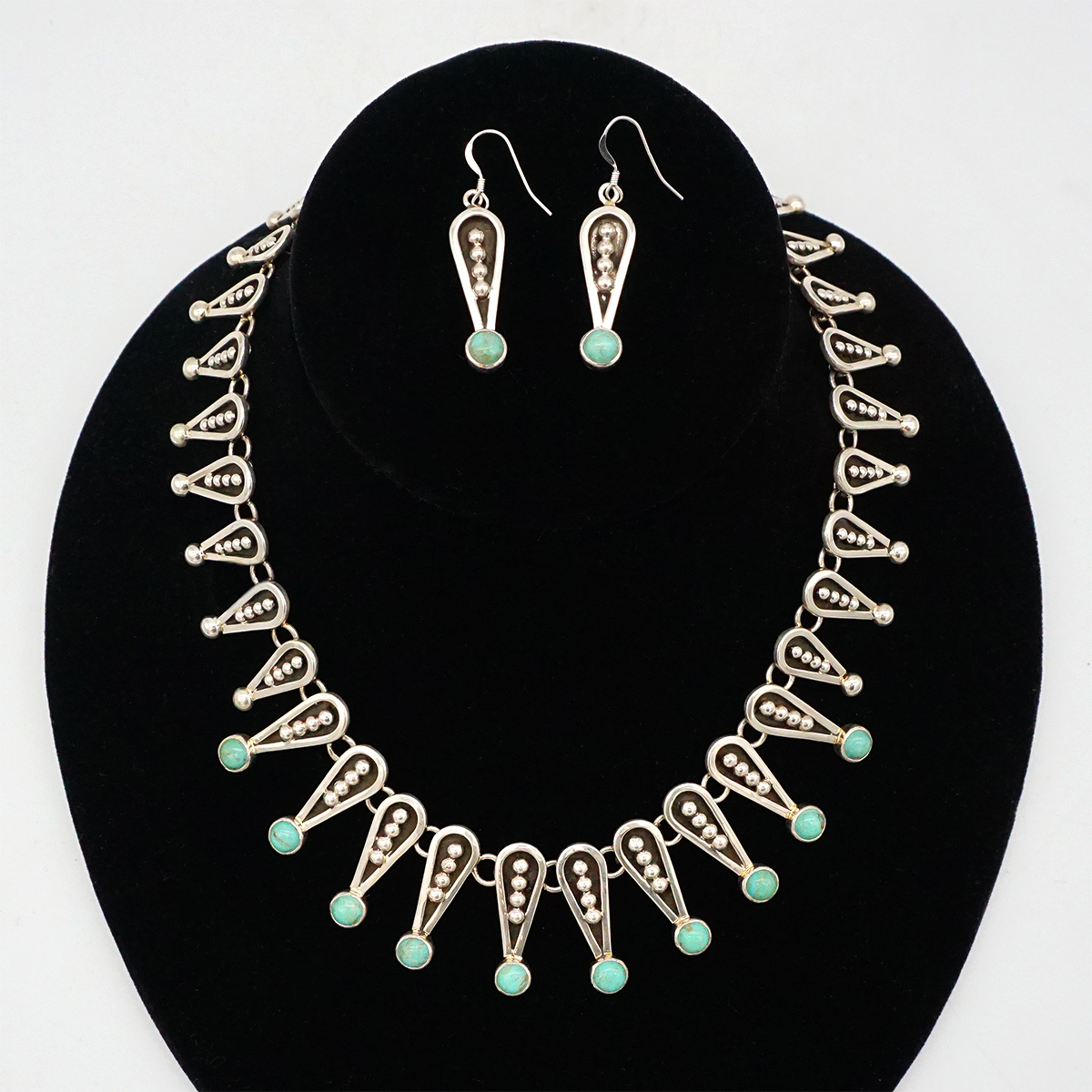 アクセサリー yoris Chimayo Trading Navajo Rugs Pueblo Pottery Fine ArtNavajo Sterling