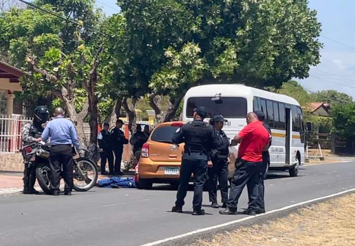六人抢劫伙食铺 驾驶两辆车逃跑期间被拦截