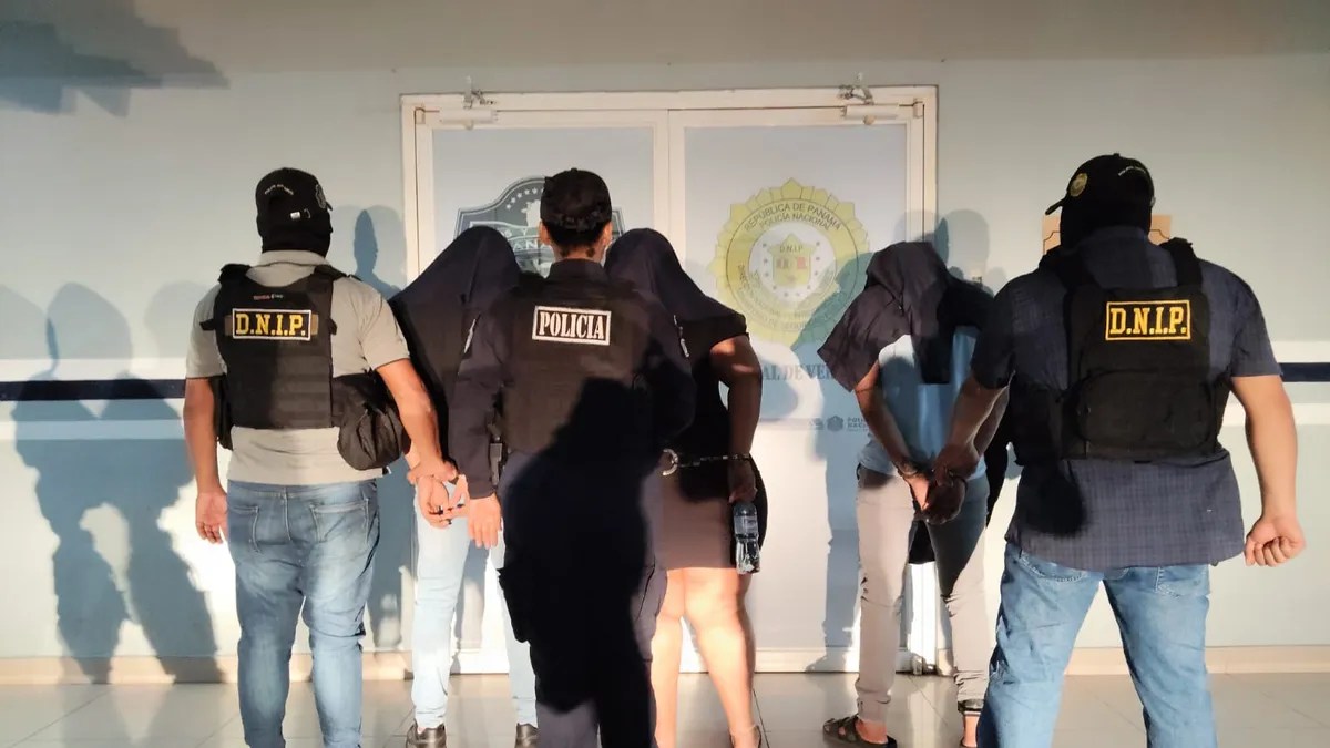 Veraguas省警方拦截可疑车辆 三人被拘押