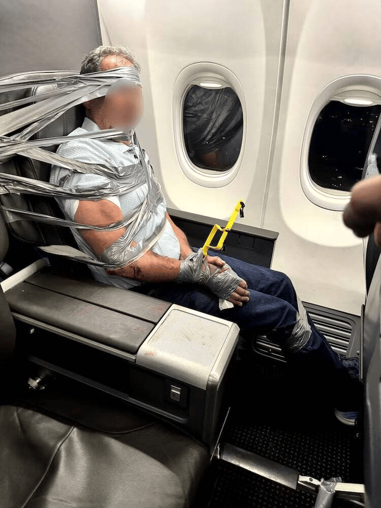 【國際】萬呎高空爆衝突！ 男子機上被退役警制伏  綁成木乃伊照片曝光