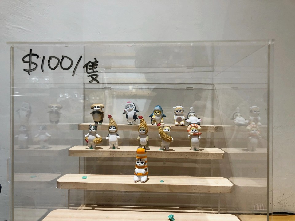 三重咖啡-木木咖啡-LIN-CAFE-貓咪咖啡廳-店裡偶爾有販售小隻的公仔
