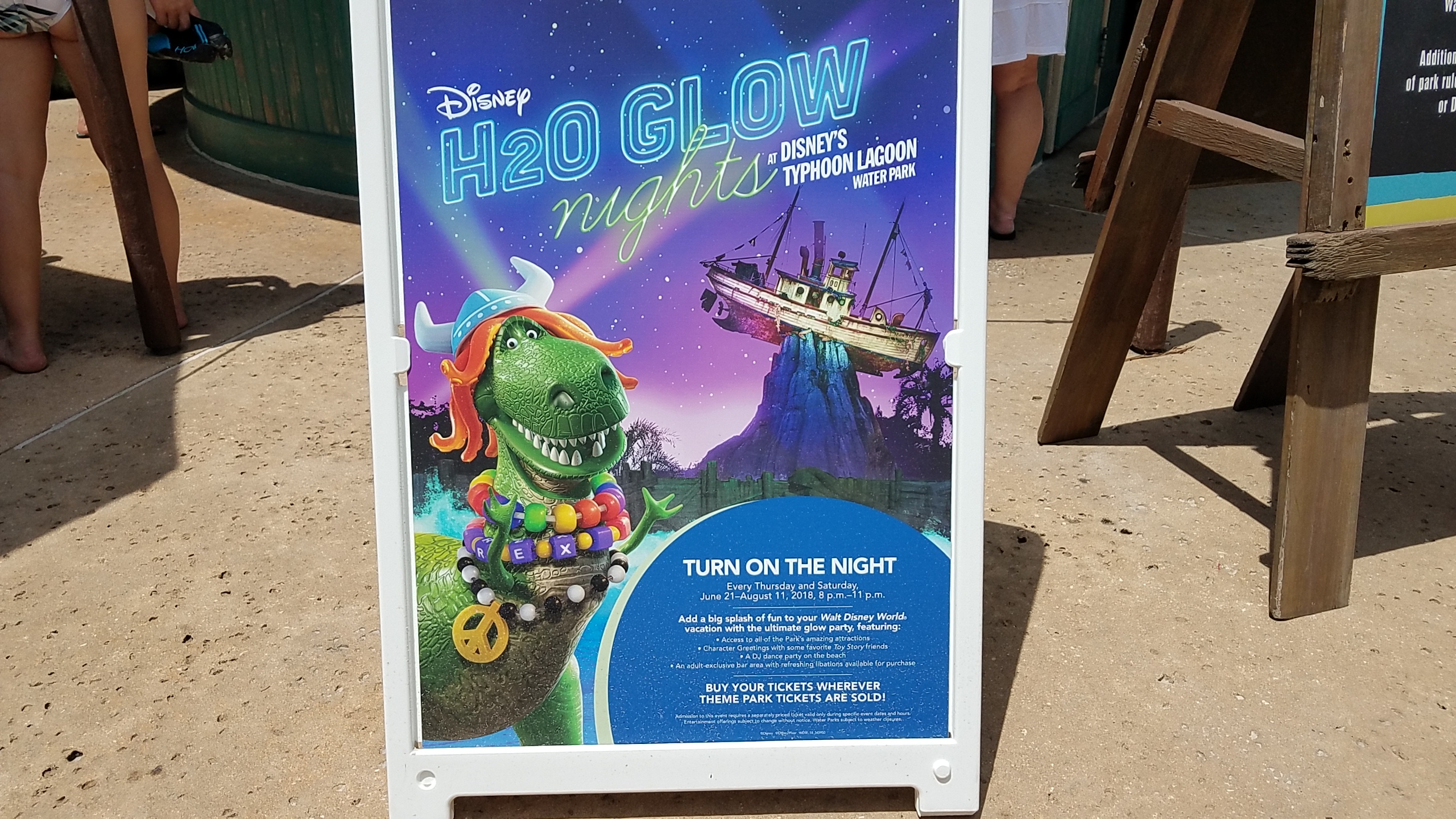 H2O Glow Nights