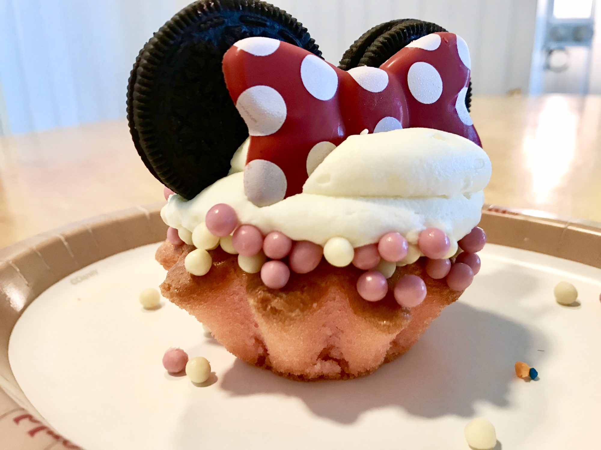 Minnie and Goofy Cupcakes Sweeten Up the Beach Club
