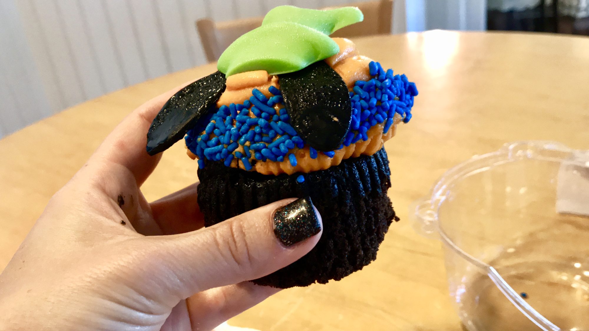 Minnie and Goofy Cupcakes Sweeten Up the Beach Club