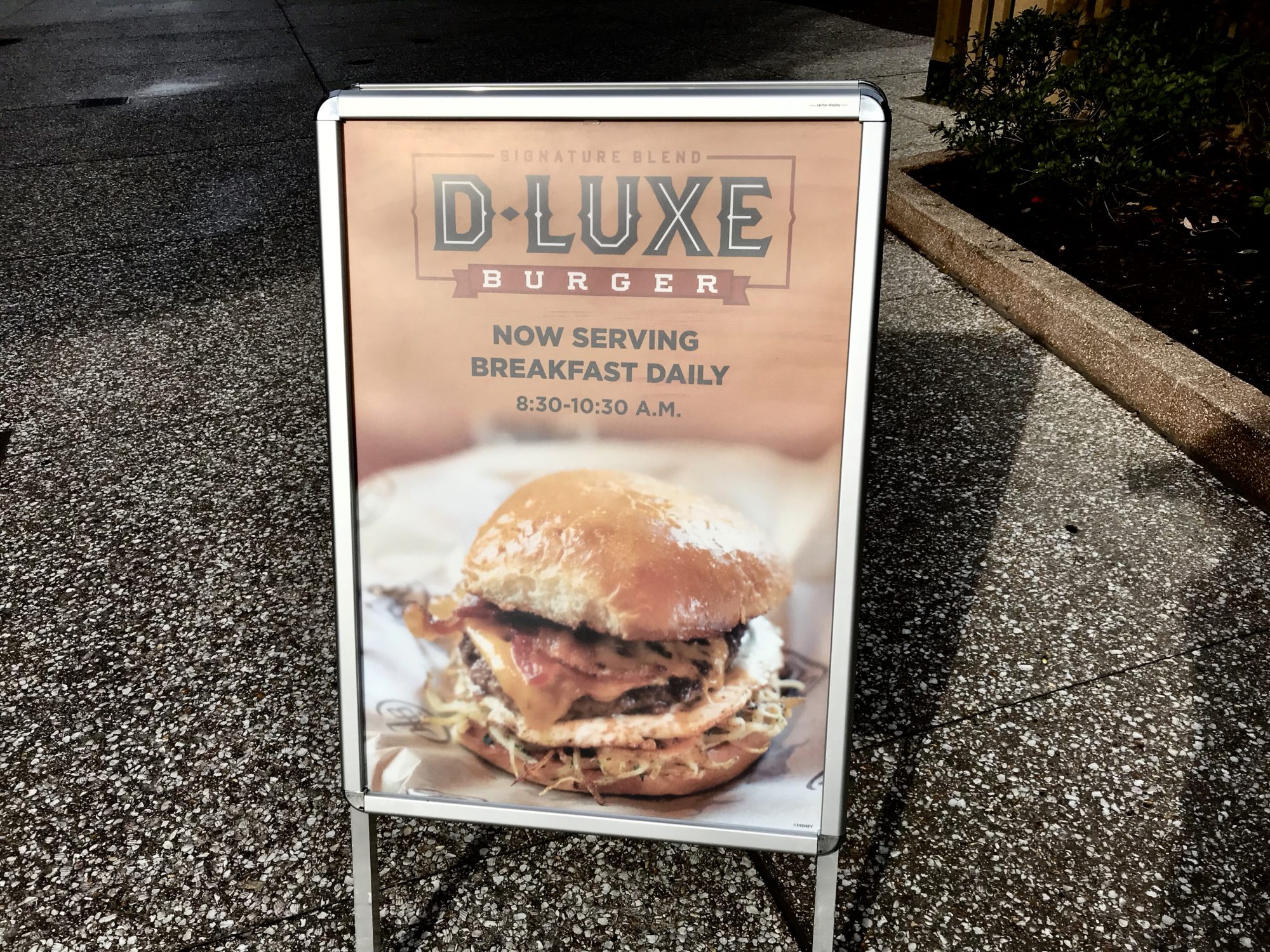 D-Luxe Burger Adds Breakfast Menu - Review
