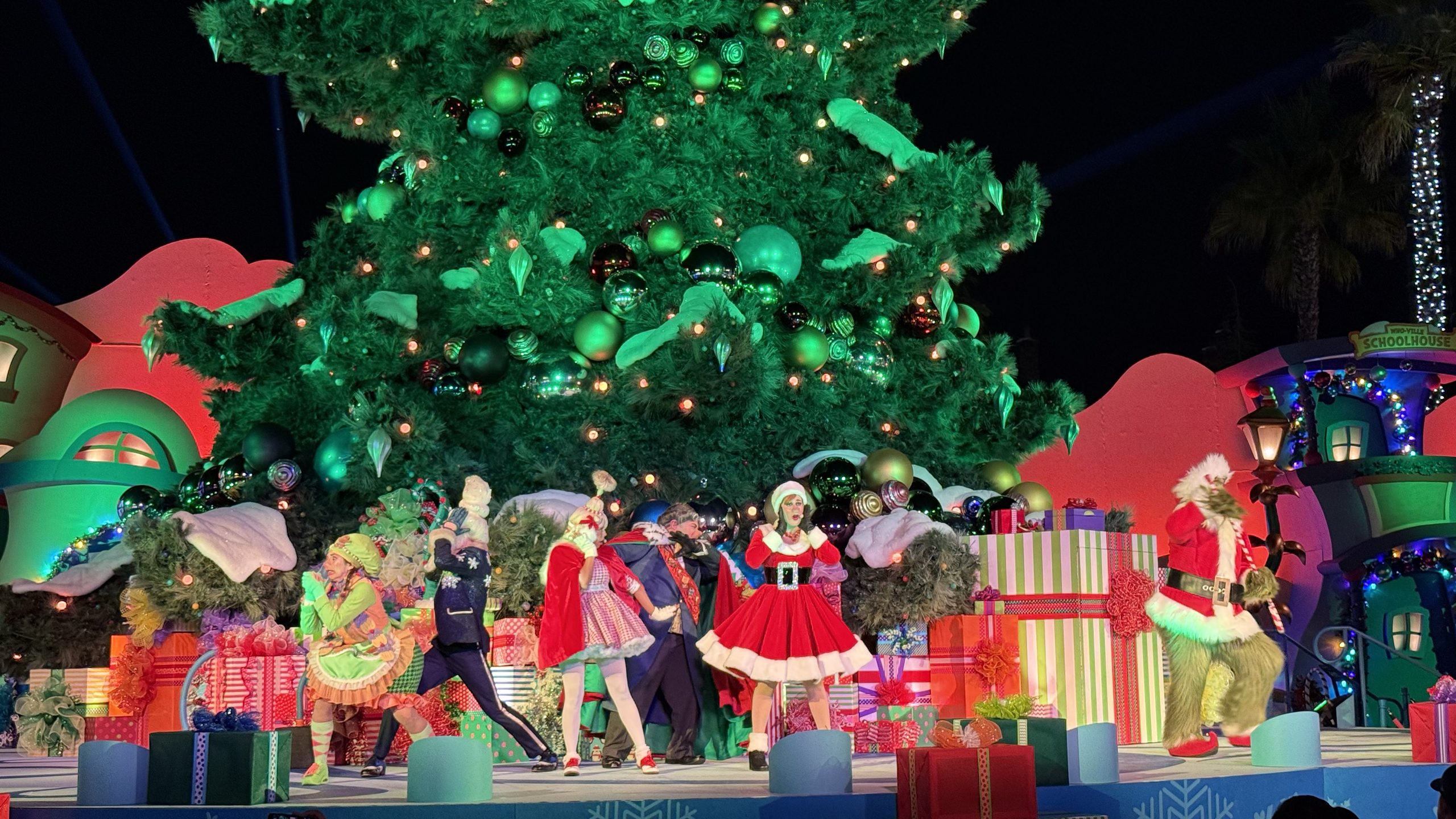 Deck the Halls: Universal Studios Hollywood Holidays Nov 21 | Chip