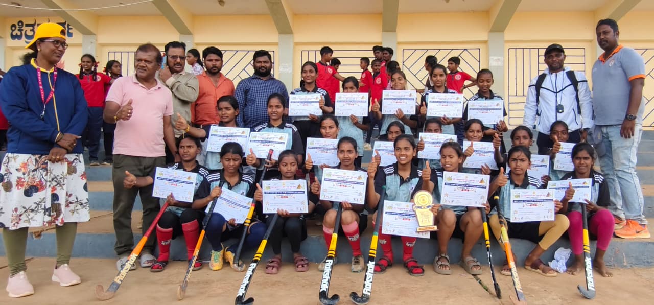 ಫುಟ್‌ಬಾಲ್‌ನಲ್ಲಿ ಪ್ರಥಮ, ಹಾಕಿಯಲ್ಲಿ ದ್ವಿತೀಯ ಸ್ಥಾನ | ಭೀಮಪ್ಪನಾಯಕ ಶಾಲಾ ಬಾಲಕಿಯರ ಸಾಧನೆ