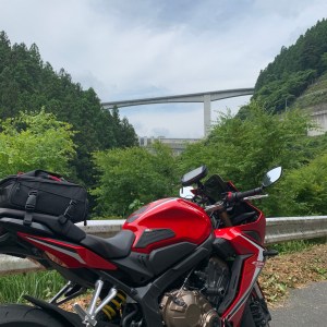 秩父・滝沢ダム下流広場の奥にてwith CBR650R