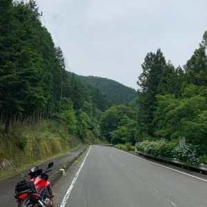 志賀坂峠に向かうR299にてwith CBR650R