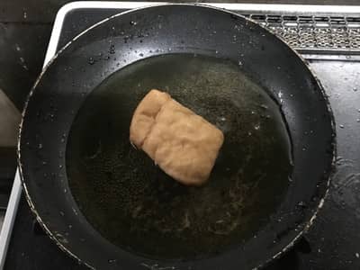冷凍あんドーナツを揚げる