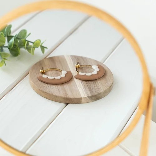 Collar pattern earrings - Light brown Curpic