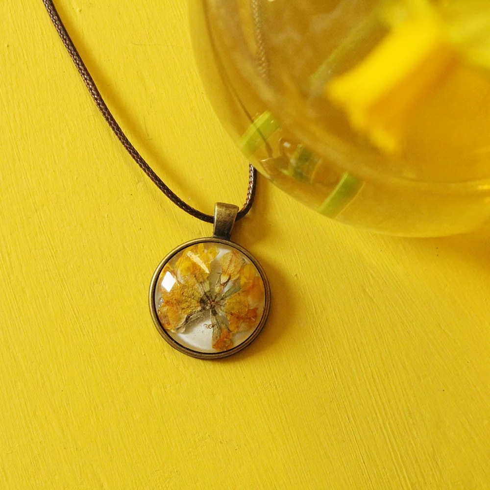 Irish flowers necklace - Faux leather - Model 2 Flower beauty