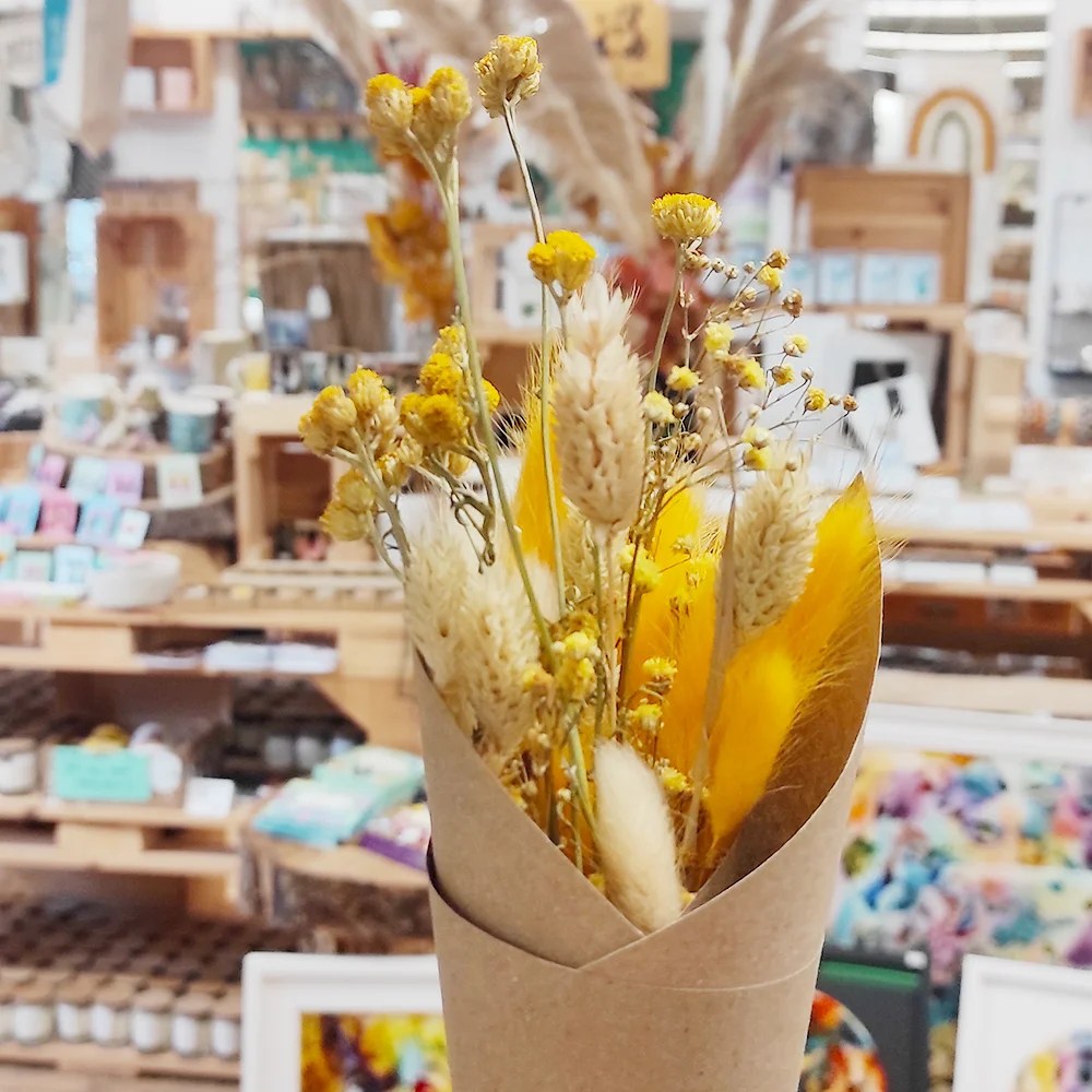 Small dried flowers bouquet - Yellow Chou's Cottage