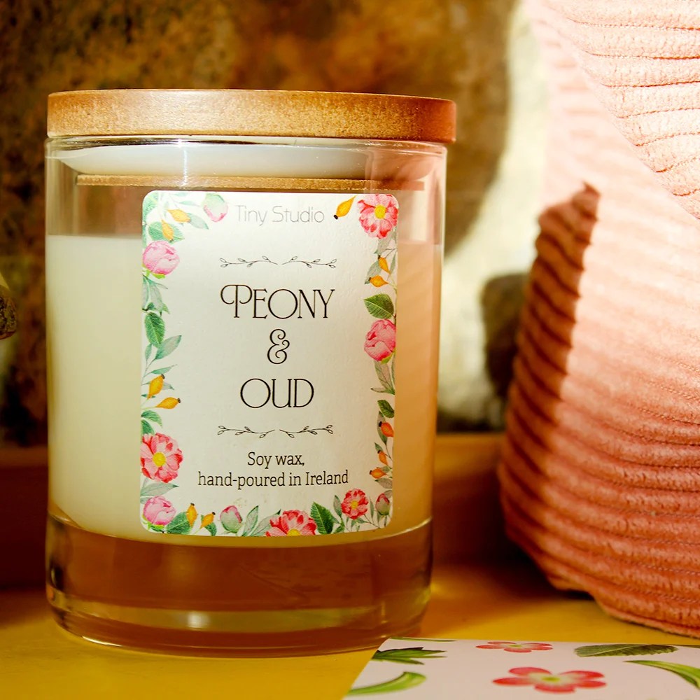 Hand-poured soy candle - Peony & Oud Tiny Studio