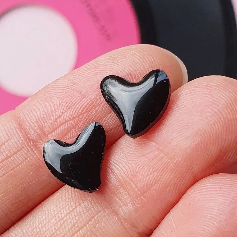 Stud heart earrings - Black DANA Jewellery