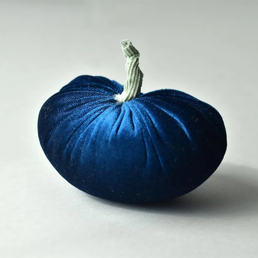Velvet Pumpkin - Blue Small factory of dreams