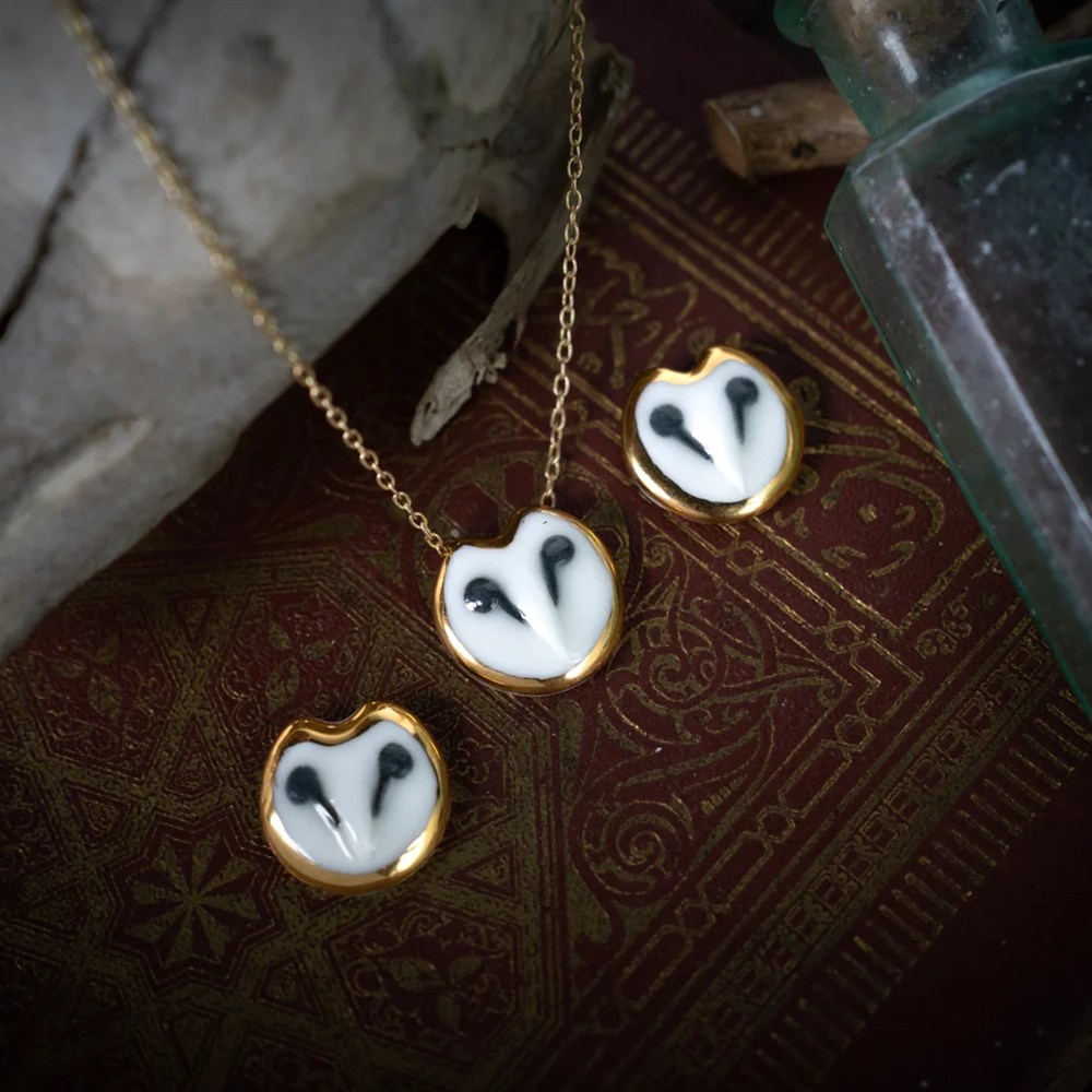 Danu porcelain necklace - Barn owl