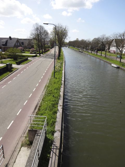 Canals of Utrecht. Note the dedicated bicycle lanes