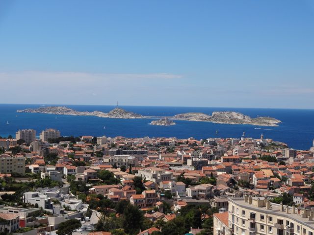 Les Îles. The small centre one is Château d'If