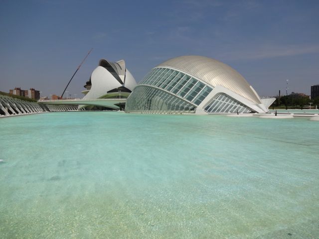 L'Hemisfèric with the Palau de les Artes Reina Sofía, Ciudad de las Artes y las Ciencias